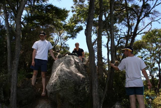 Xmas holidays 08-08 - 050 - Abel Tasman Park - Charles, Aurélie, Jeff