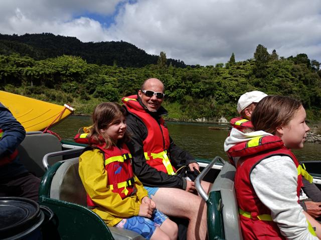 Whanganui River 06 - On our way to Bridge to Nowhere